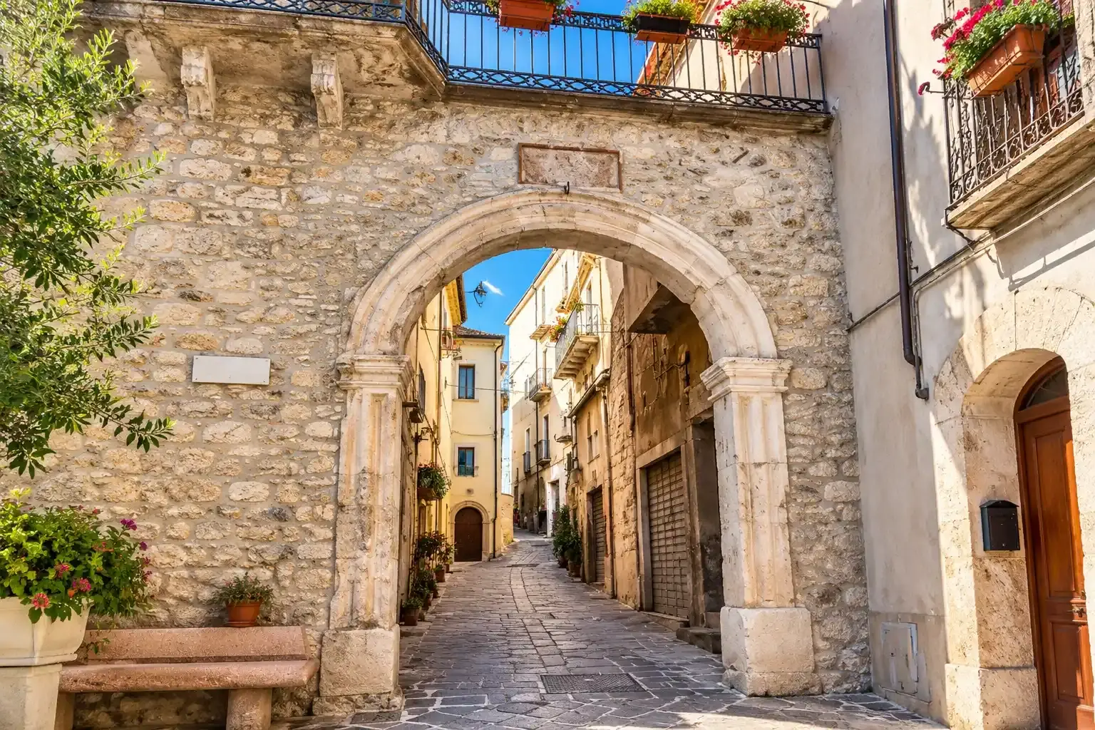 Centro storico di Avigliano e Arco della Piazza